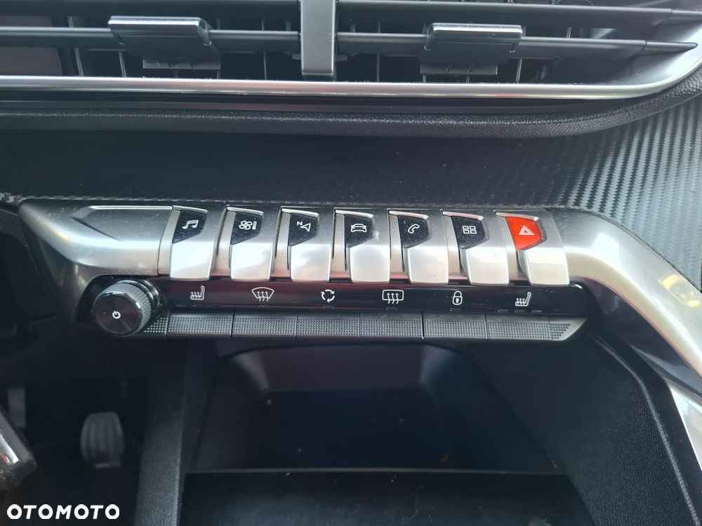 Peugeot 3008 1.6 BlueHDi Style S&S - 20