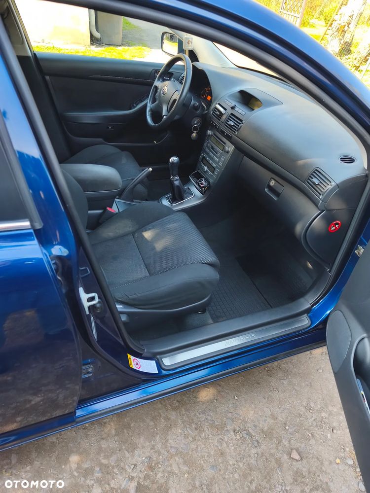 Toyota Avensis 1.8 VVT-i Sol - 2
