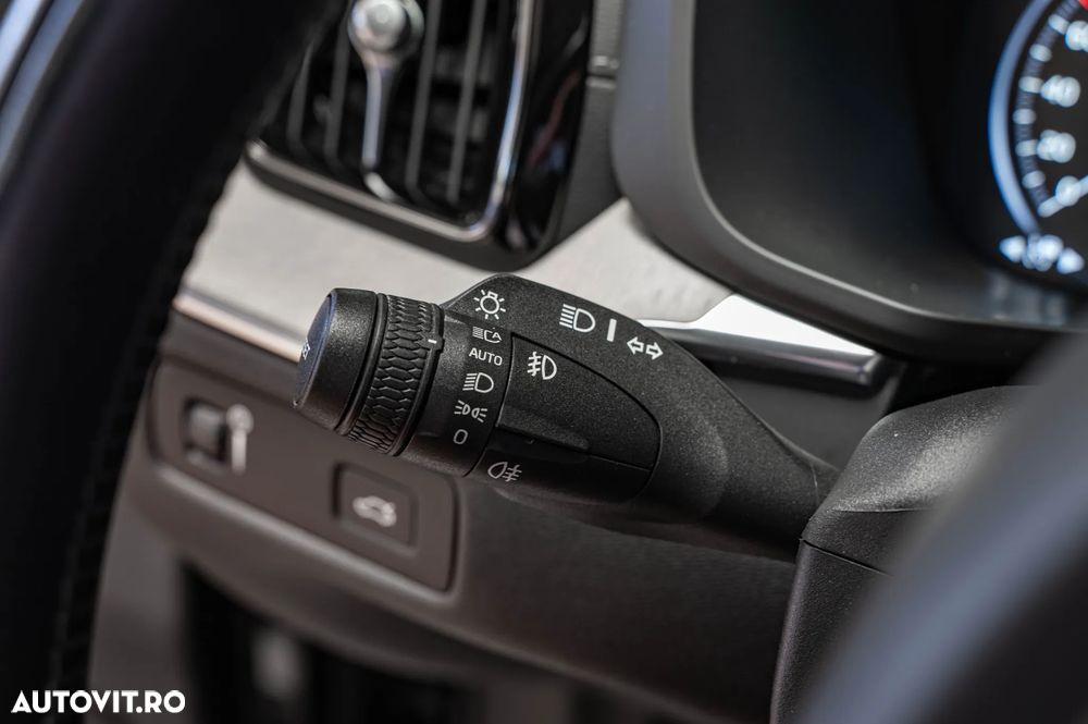 VOLVO XC60 2020 — imagine 28