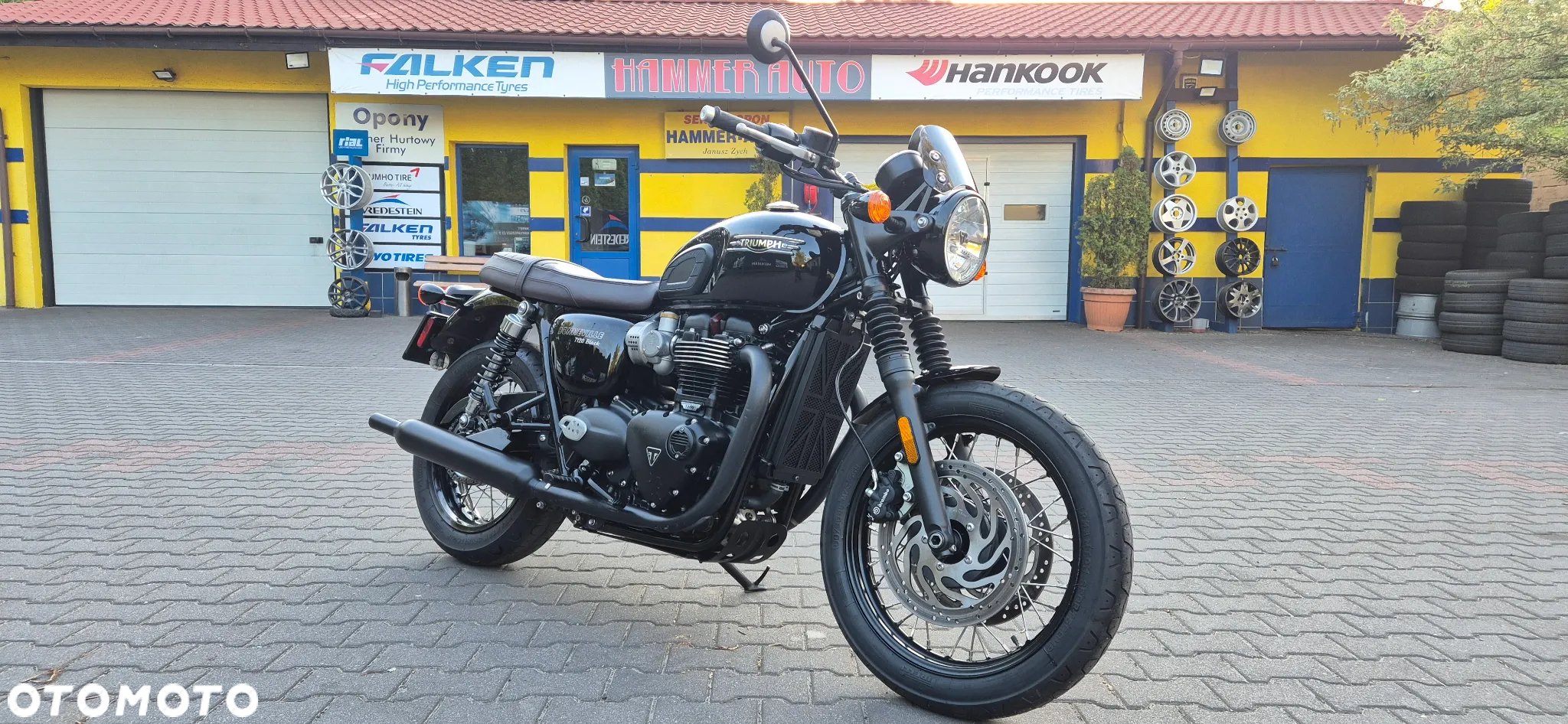 Triumph Bonneville - 24