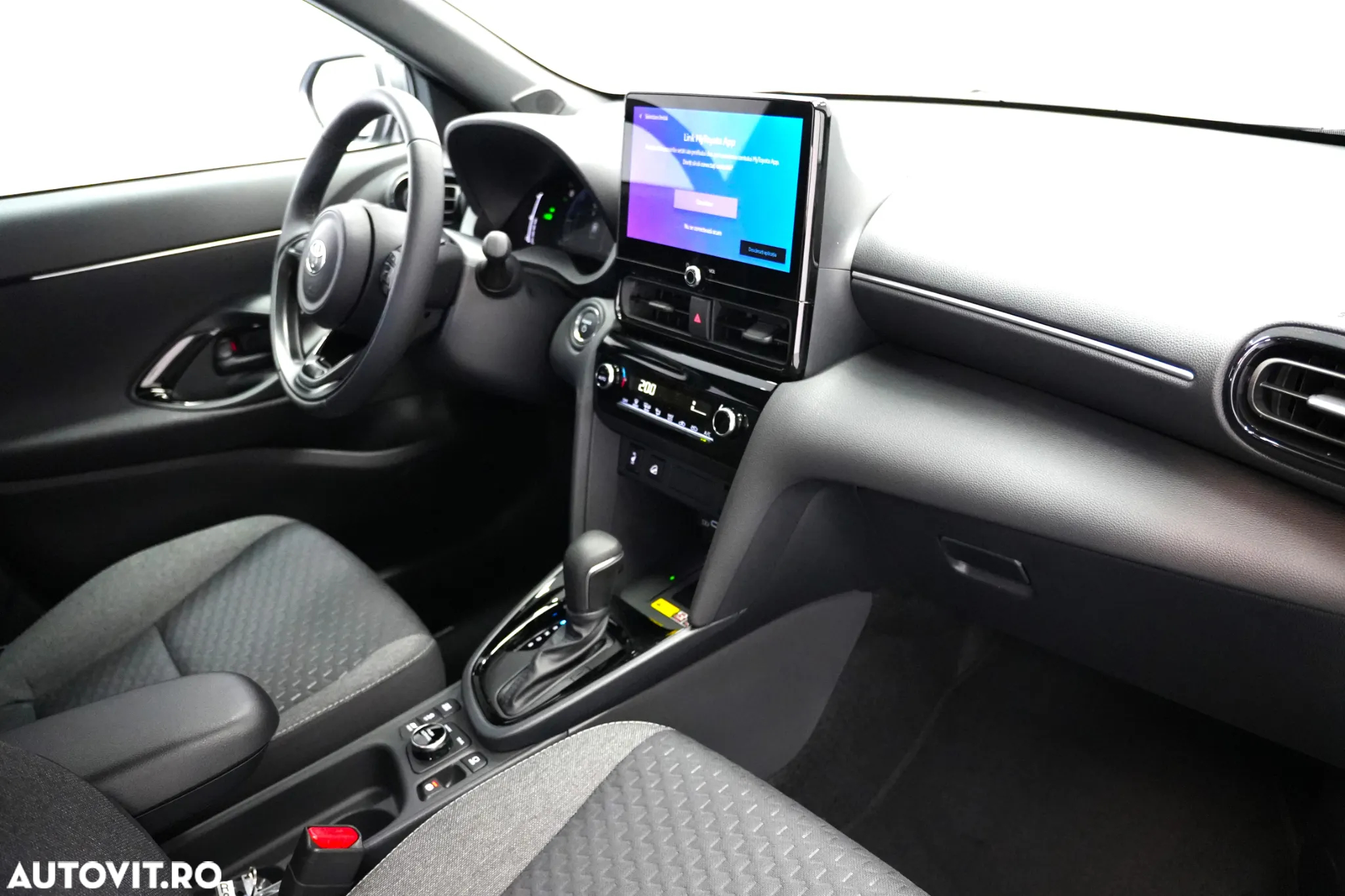 Toyota Yaris Cross 1.5 VVT-i HSD 4x4 Dynamic - 11