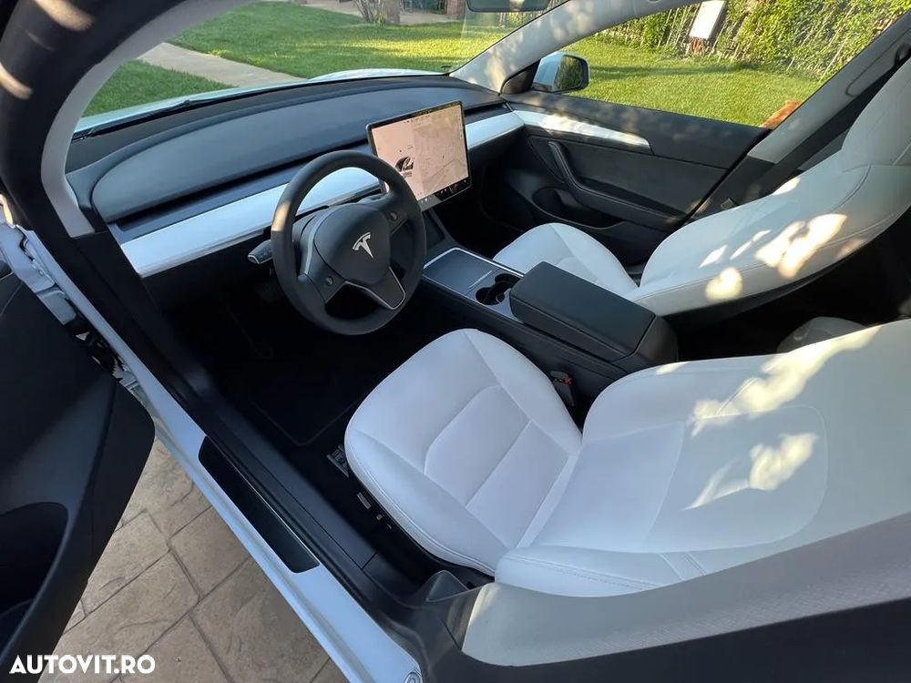 Tesla Model 3 Long Range - 8