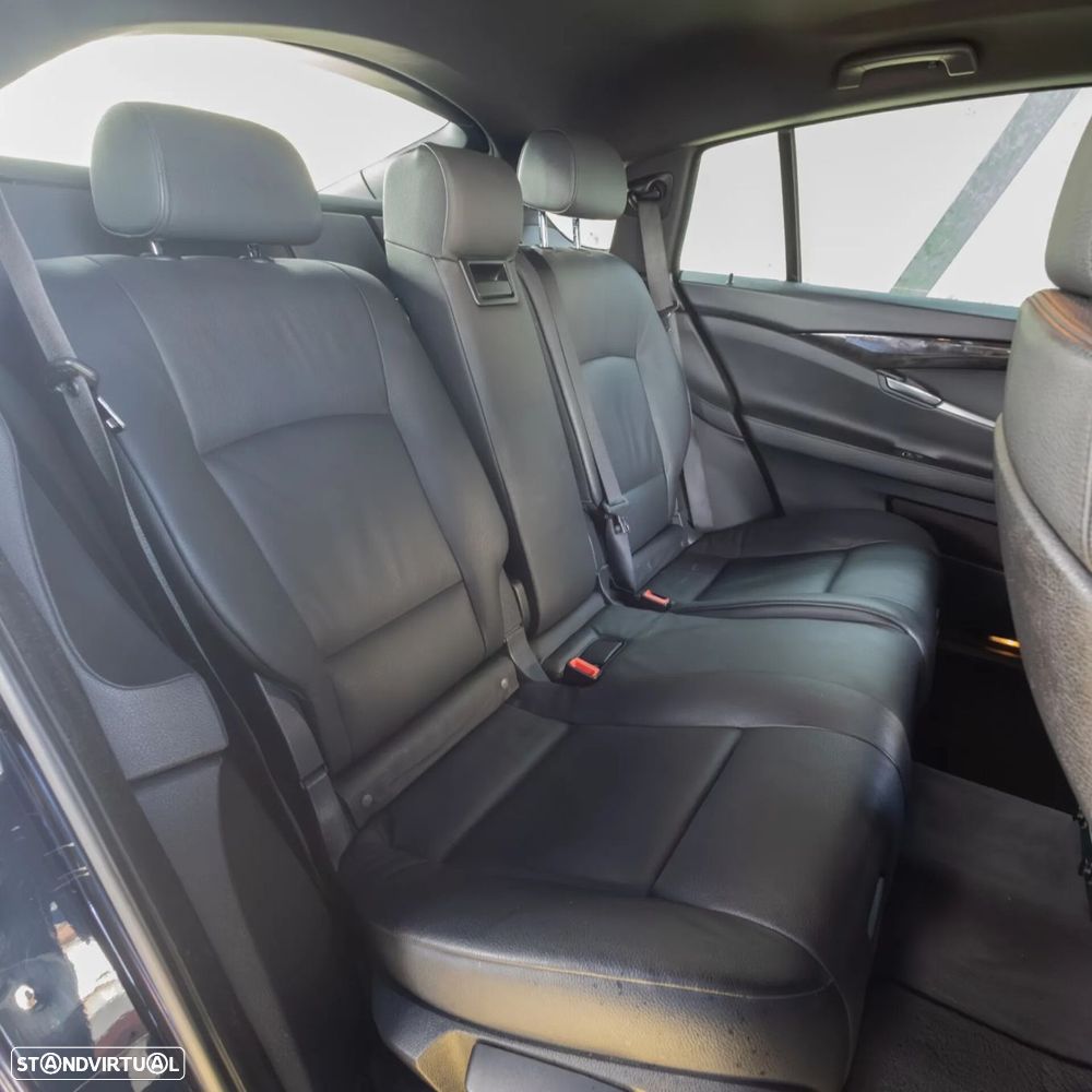 BMW 520 Gran Turismo d Pack M - 11