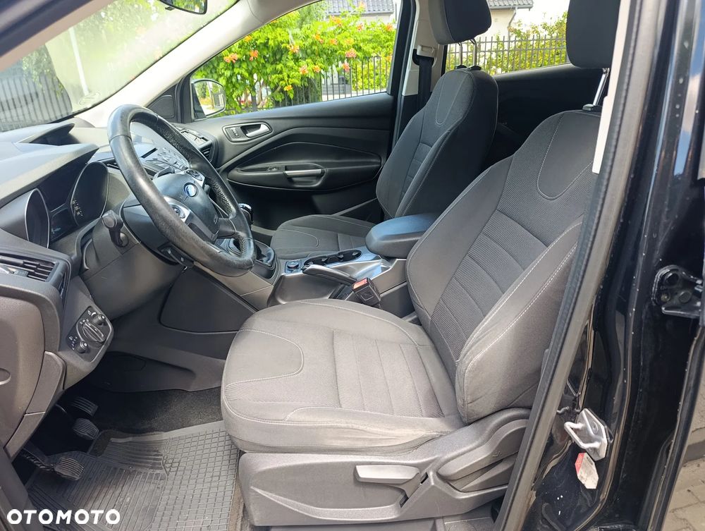 Ford Kuga 2.0 TDCi 2x4 Titanium - 26