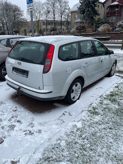 Ford Focus 1.6 TDCi Ambiente DPF - 4