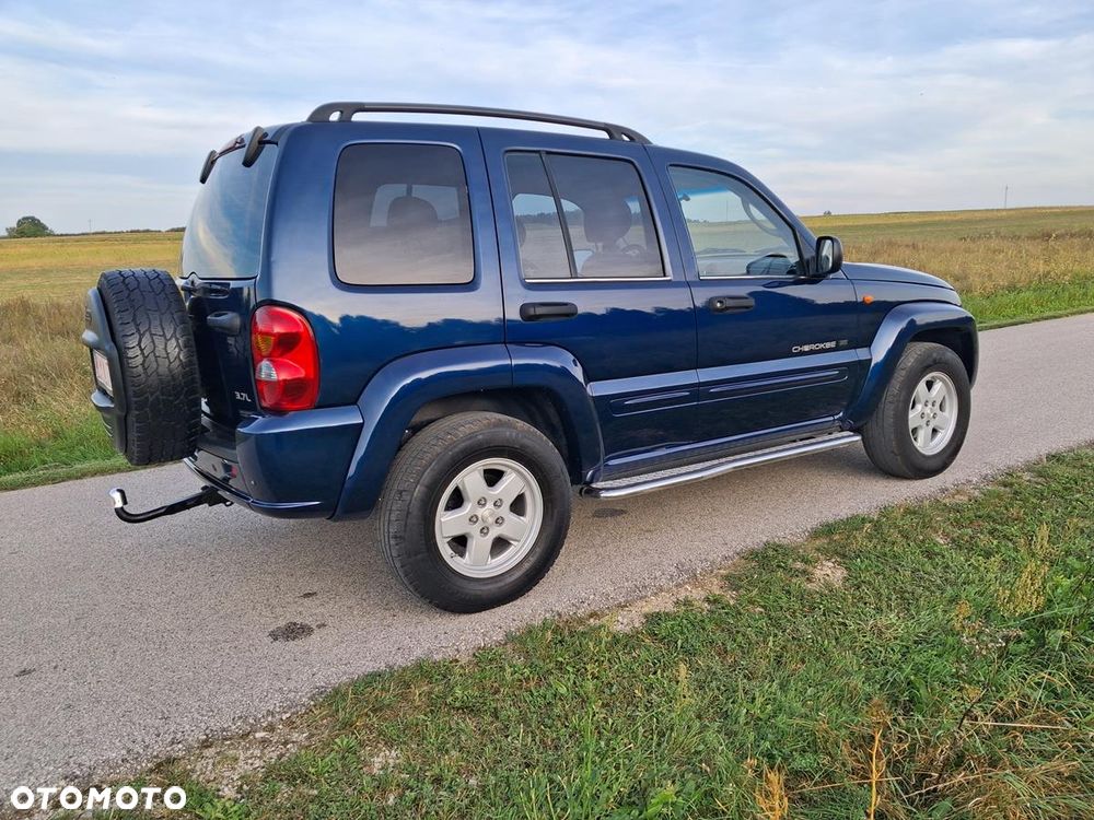 Jeep Cherokee - 8
