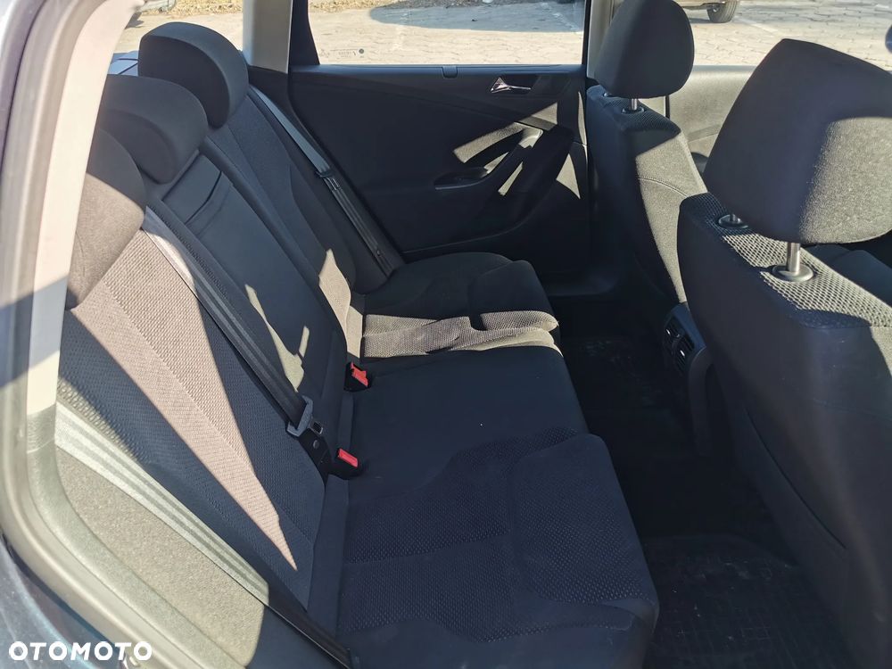 Volkswagen Passat 2.0 TDI DPF Comfortline - 9