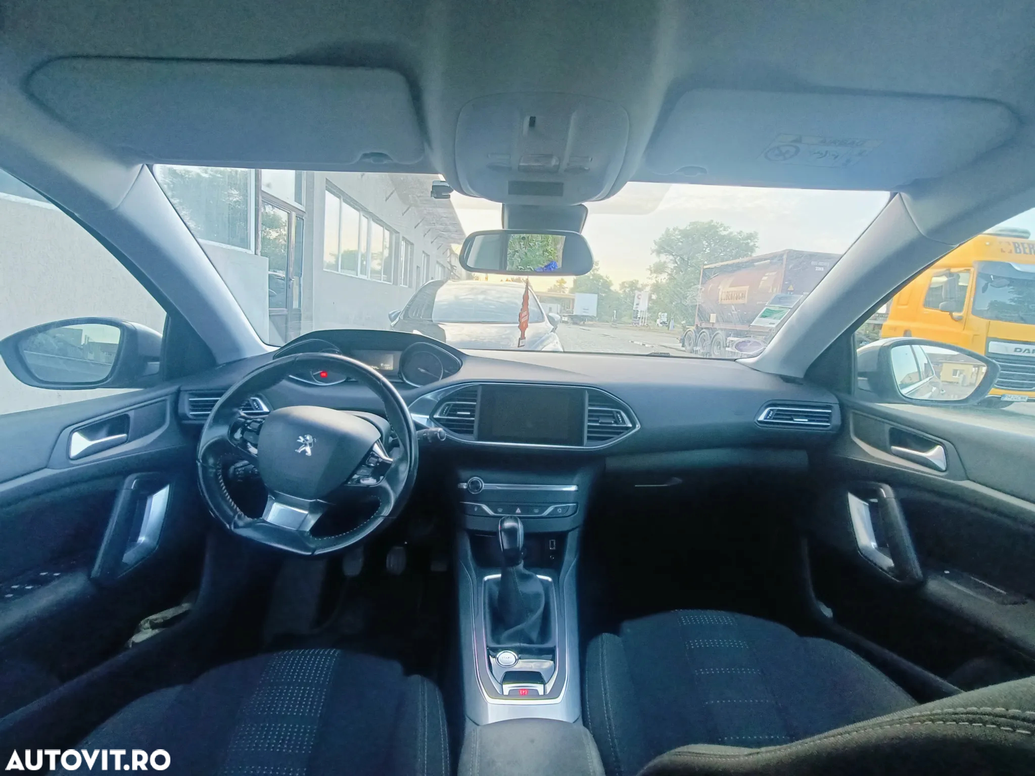 Peugeot 308 1.2 L PureTech Turbo Allure - 10