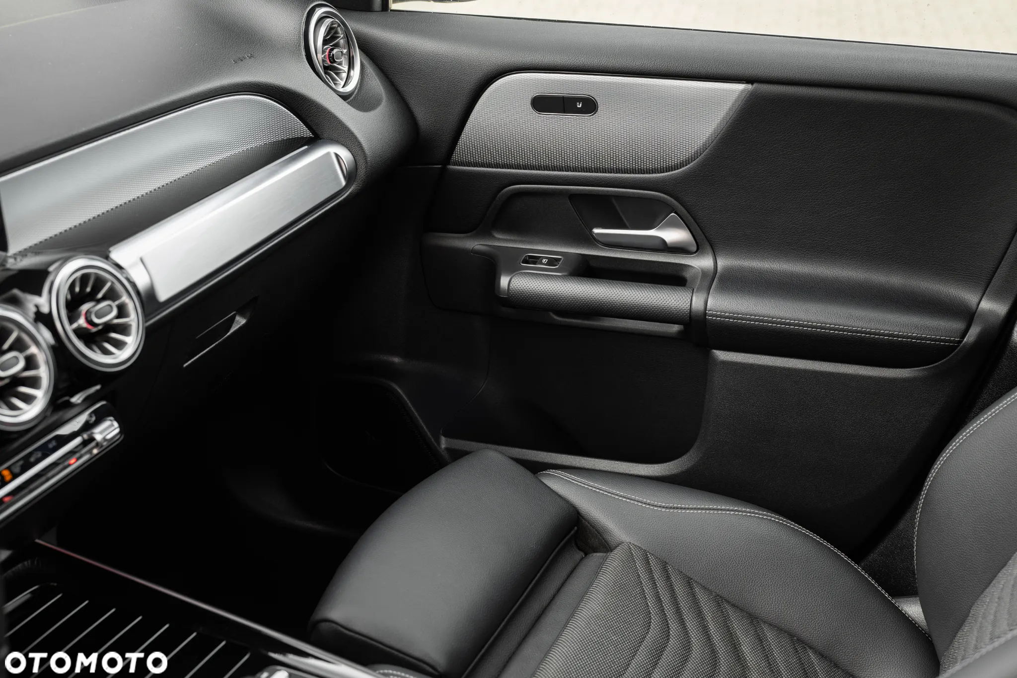 Mercedes-Benz GLB 200 7G-DCT - 23