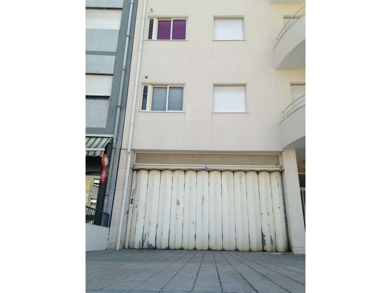 Arrenda-se Lugar de Garagem Duplo - Rua Luís de Aguiar, 52 - Grande imagem: 4/9