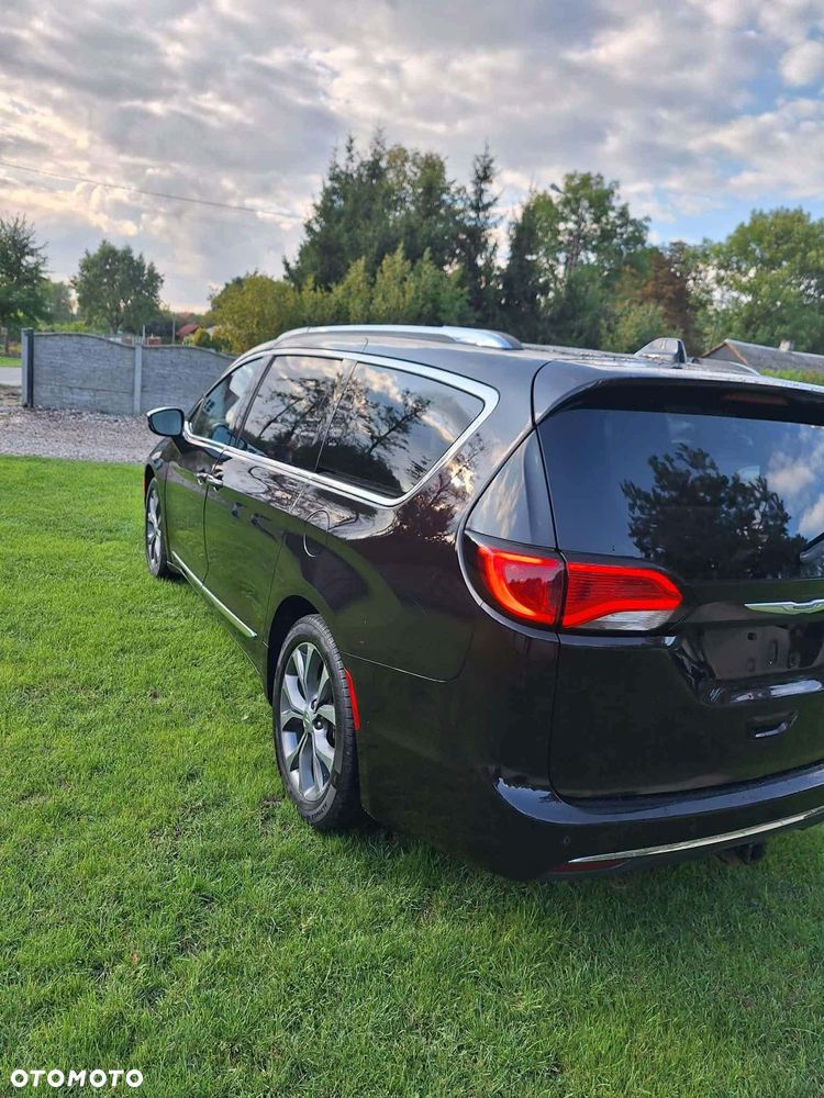 Chrysler Pacifica - 16