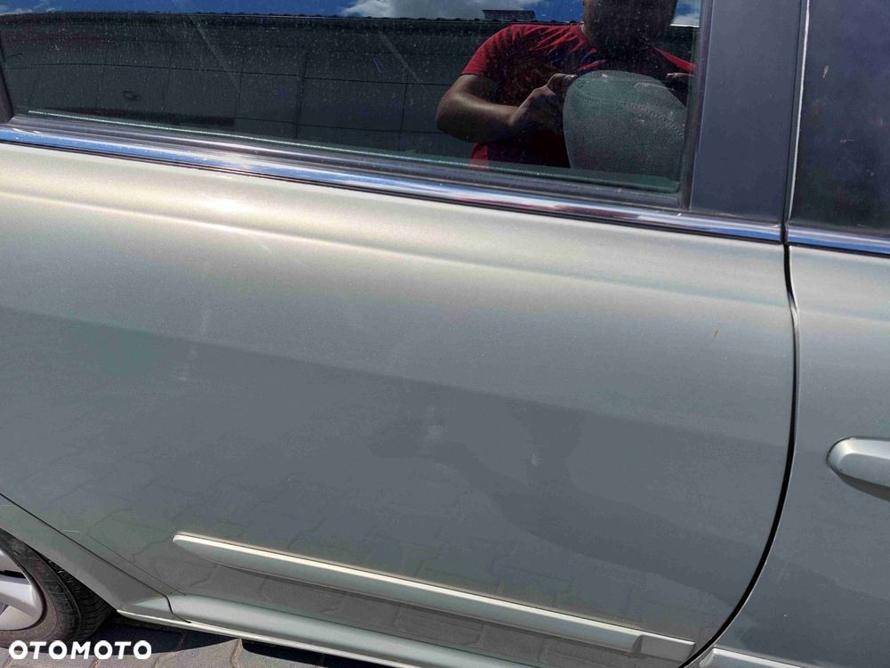 DRZWI KOMPLETNE PRAWY TYŁ AVENSIS T25 HB 5D 6T1 - 3