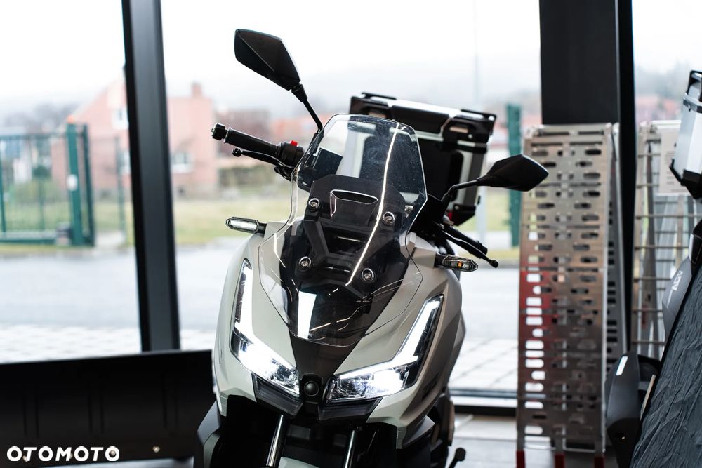 Linhai Scooter - 11