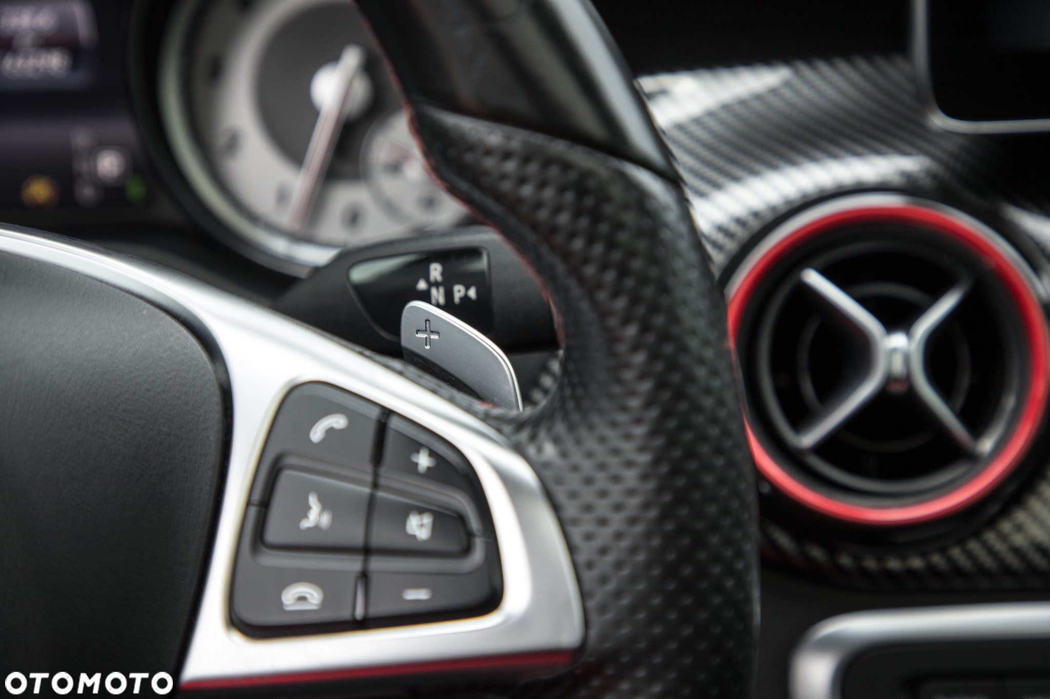 Mercedes-Benz GLA 200 7G-DCT AMG Line - 18