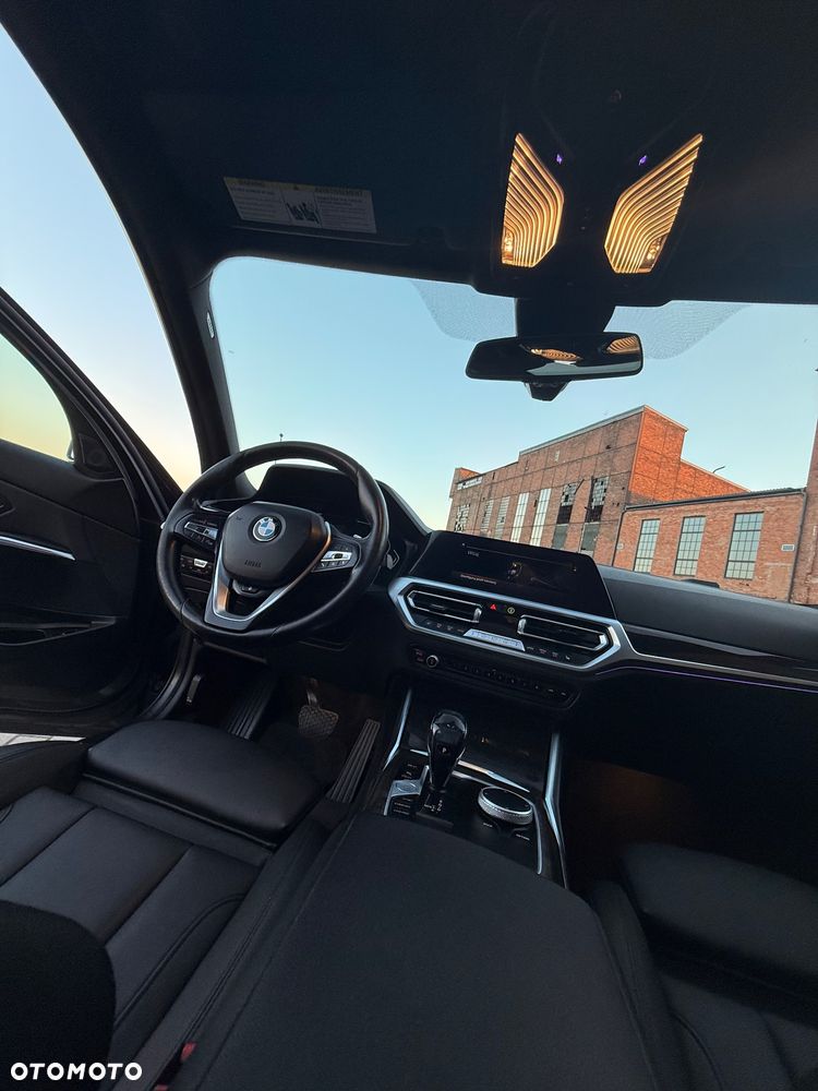 BMW Seria 3 330i xDrive Sport Line - 31