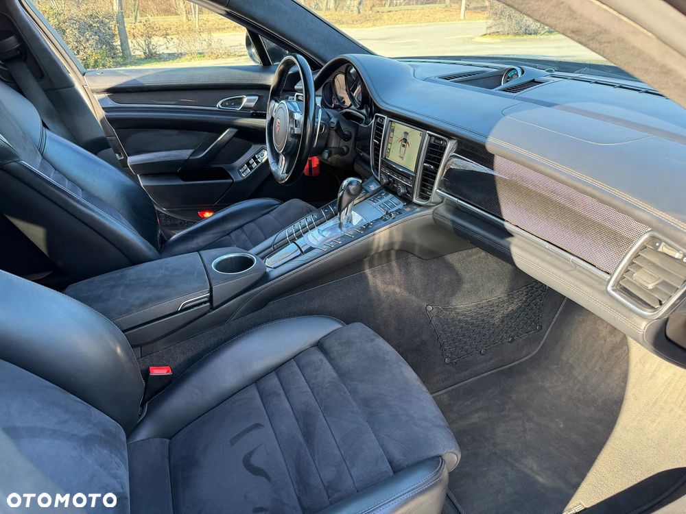 Porsche Panamera GTS PDK - 14