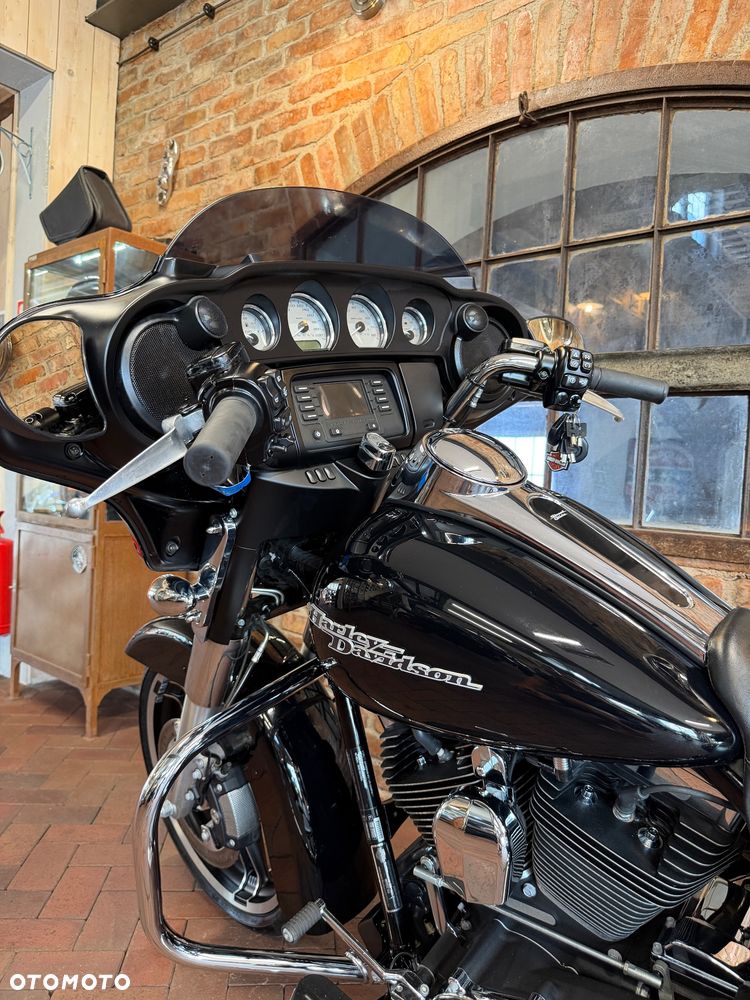 Harley-Davidson Touring Street Glide - 28