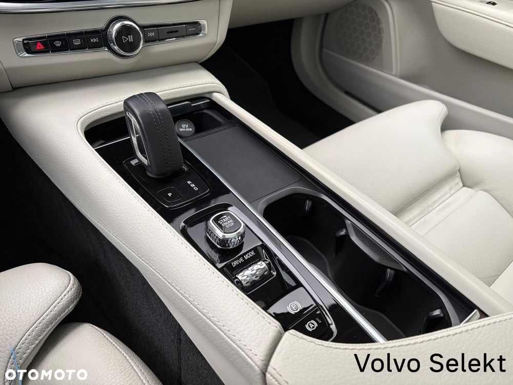 Volvo V90 Cross Country - 33