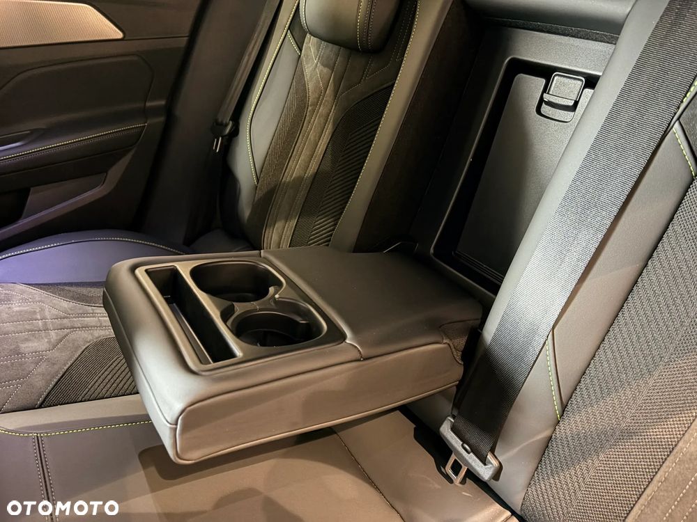 Peugeot 408 1.6 Plug-in Hybrid 240 GT Exclusive e-DCS7 - 19