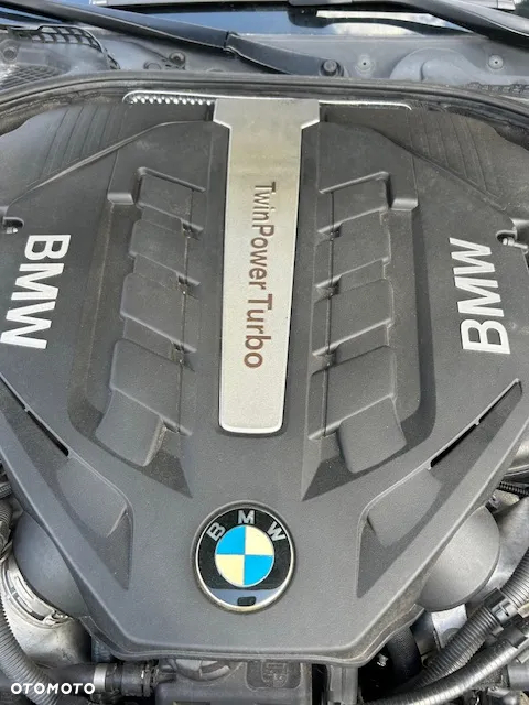 BMW Seria 5 550i xDrive - 16