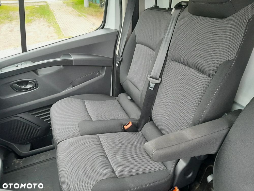 Renault Trafic - 15