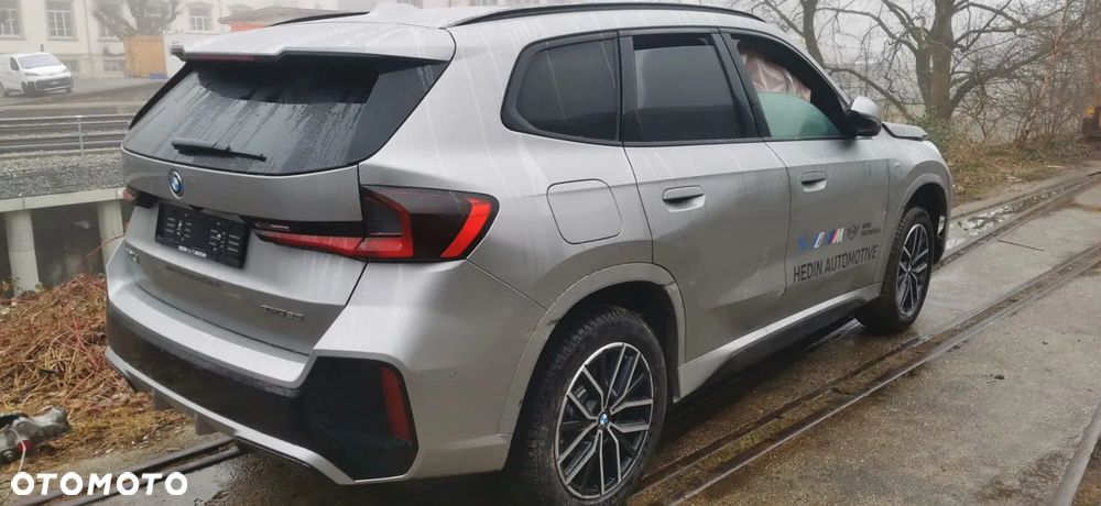 BMW iX1 eDrive20 M Sportpaket - 1