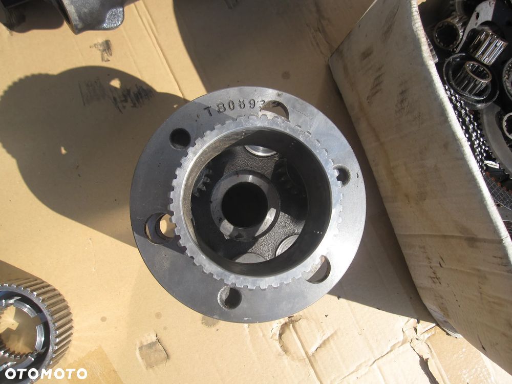 Valtra T213 Versu skrzynia biegów części wałek kosz obudowa TB0712D, 36664110A - 3