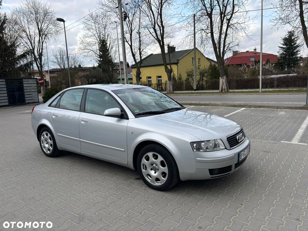 Audi A4 Limousine - 1