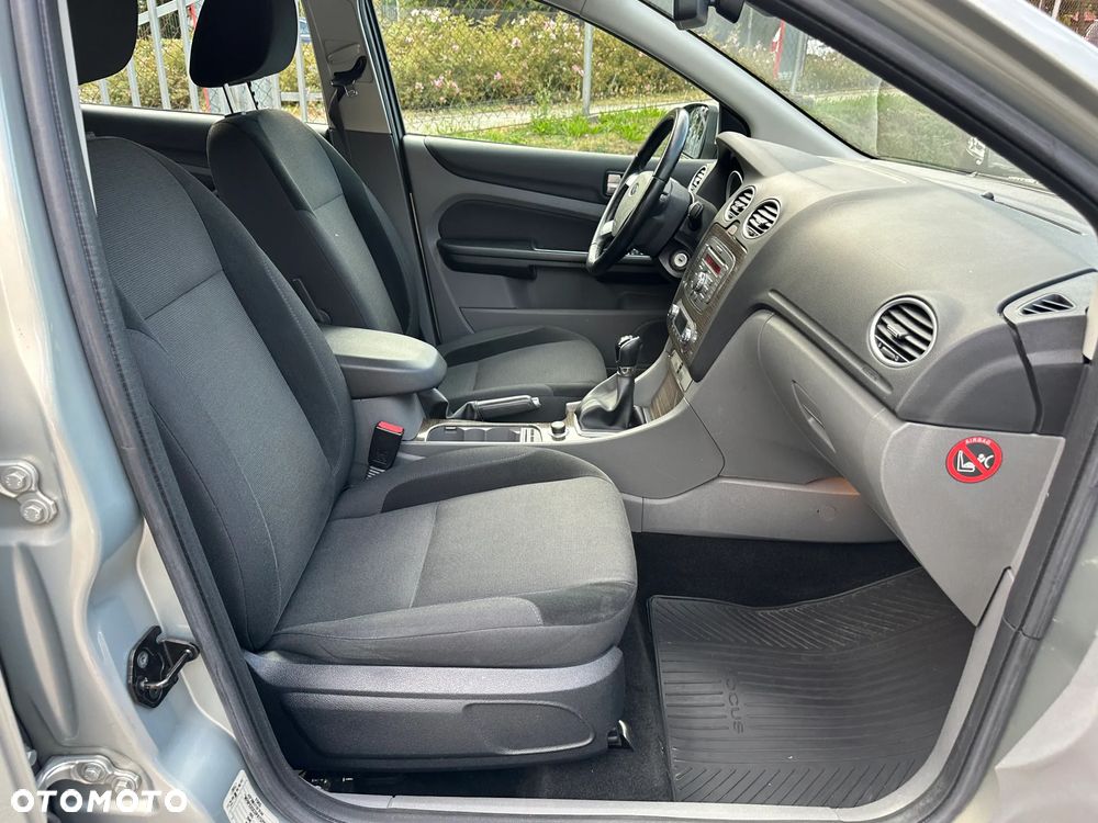 Ford Focus 1.6 Ghia - 14