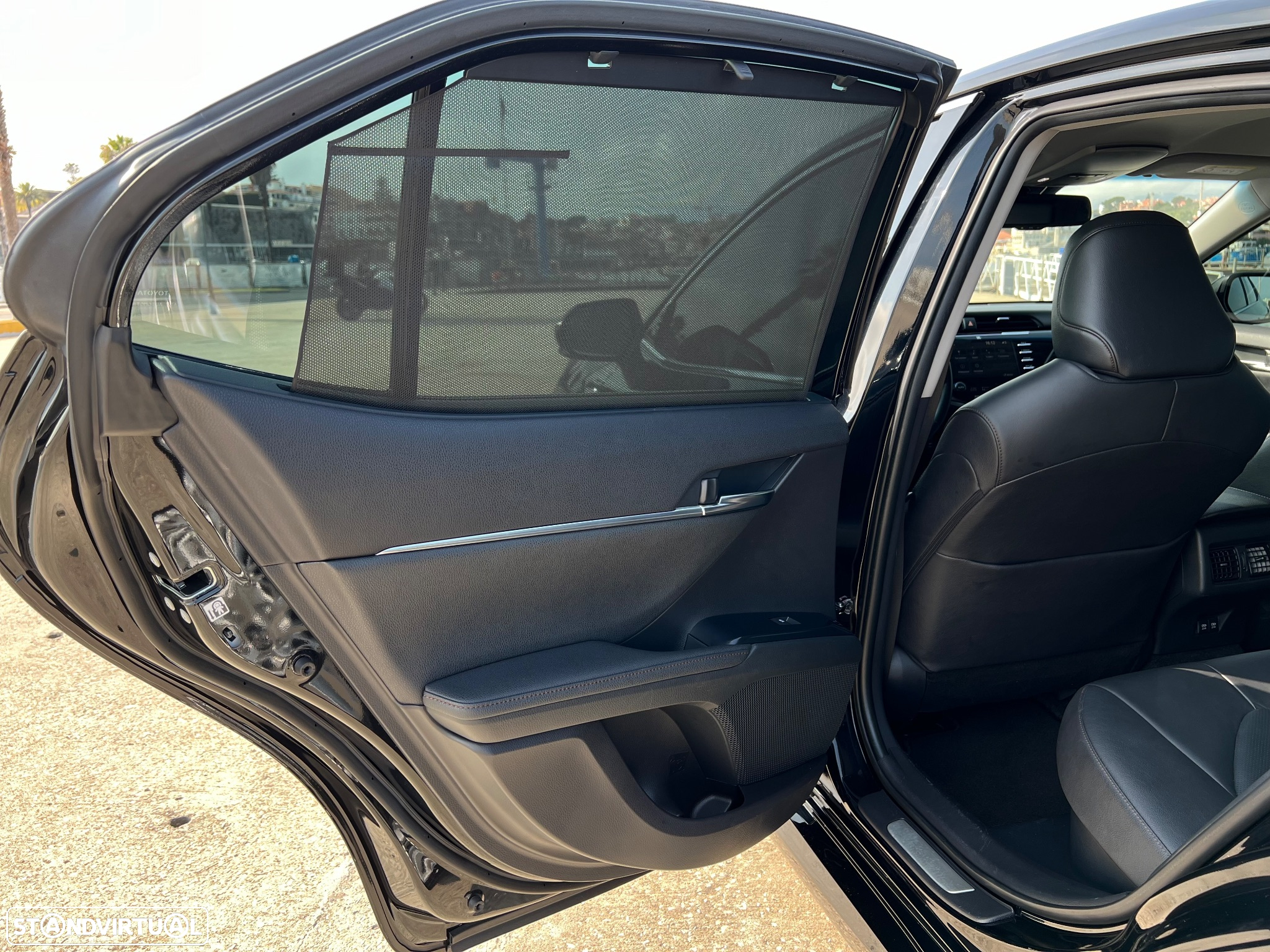 Toyota Camry 2.5 Hybrid Luxury - 26