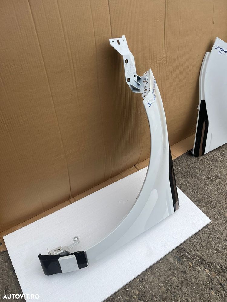 Aripa stanga fata EVOQUE L551 an 2019-2026 completa cu ornamente si suport stare foarte buna - 3