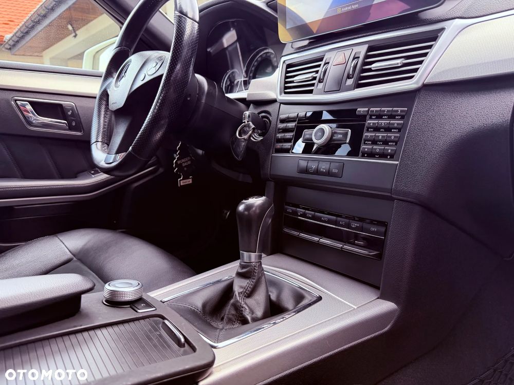 Mercedes-Benz Klasa E 200 CGI BlueEffICIENCY - 27