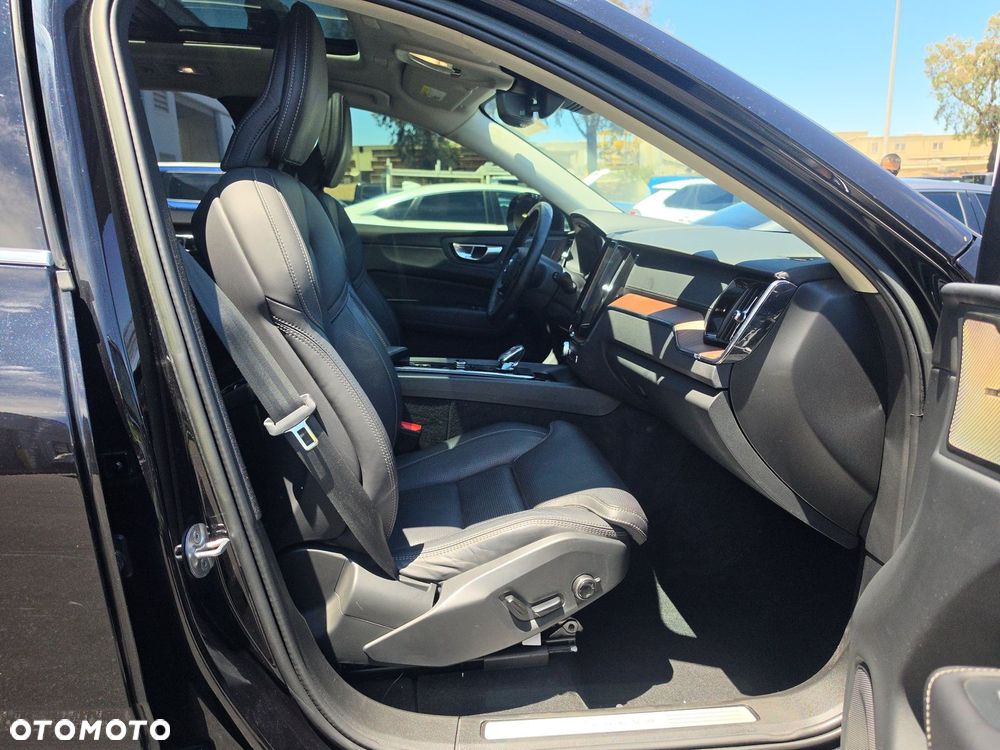 Volvo XC 60 B6 B AWD Ultimate Bright - 9