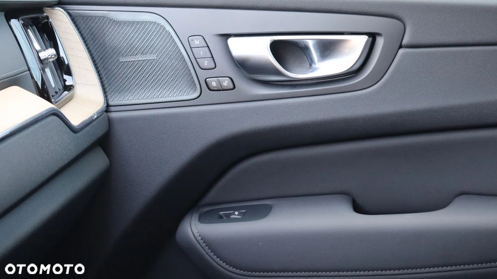 Volvo XC 60 B5 B AWD Ultra Dark - 16
