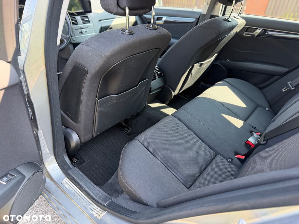 Mercedes-Benz Klasa C 200 (BlueEFFICIENCY) 7G-TRONIC Avantgarde - 26
