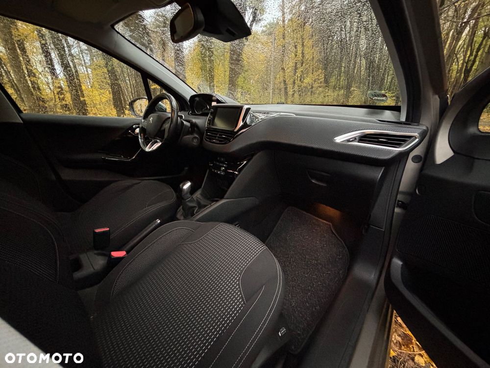 Peugeot 208 - 20