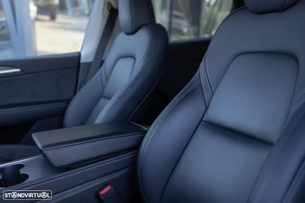 Tesla Model Y Long Range Dual Motor AWD - 12