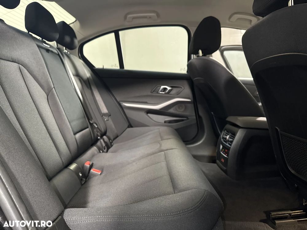 BMW Seria 3 320d xDrive AT - 13