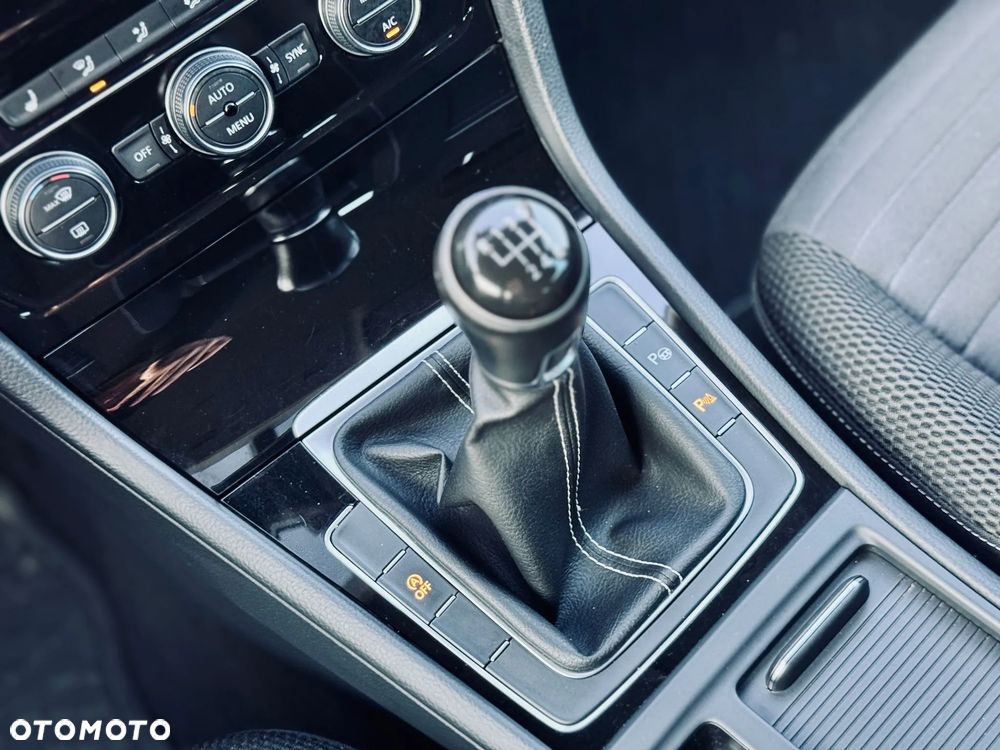 Volkswagen Golf - 15