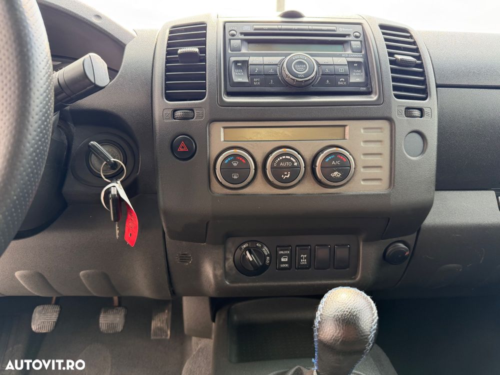 Nissan Navara Premium - 12