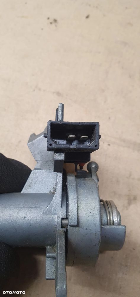 Wkładka zamka klapy bagażnika Audi A6 C6 8E0827573 - 4