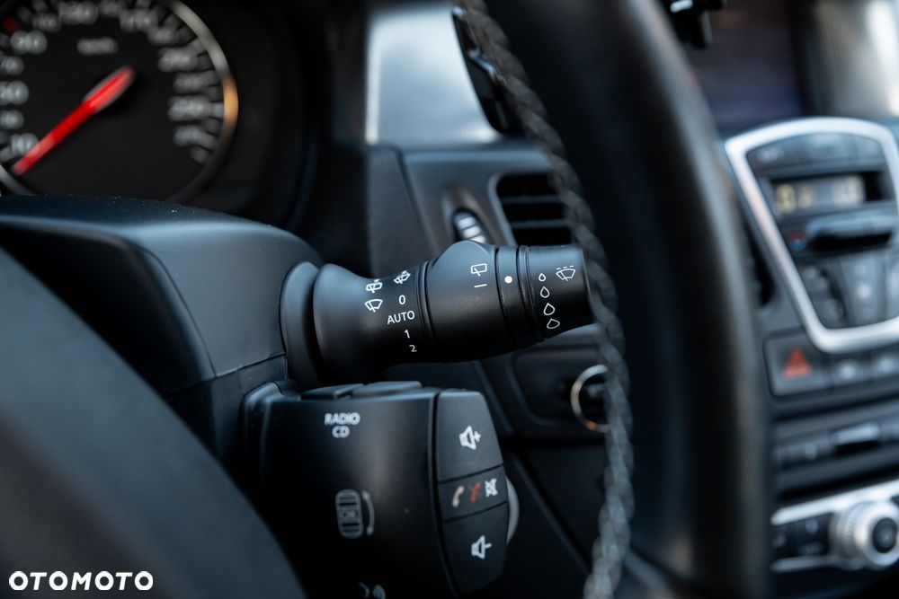 Renault Laguna dCi 180 FAP GT - 36