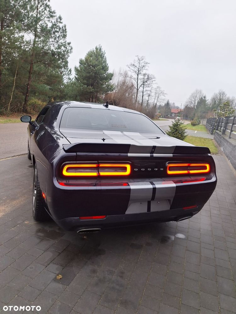 Dodge Challenger - 13