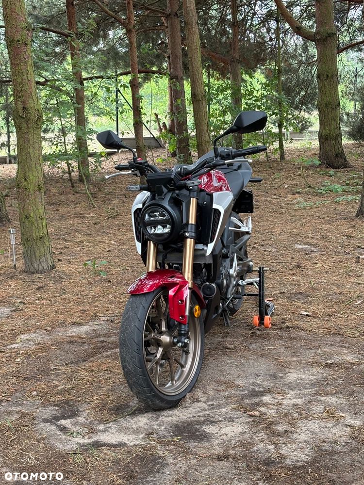 Honda CB - 12