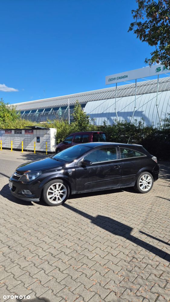 Opel Astra GTC 2.0 Turbo Cosmo - 4