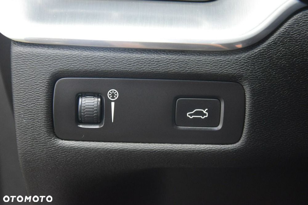 Volvo XC 60 D5 AWD Momentum - 26