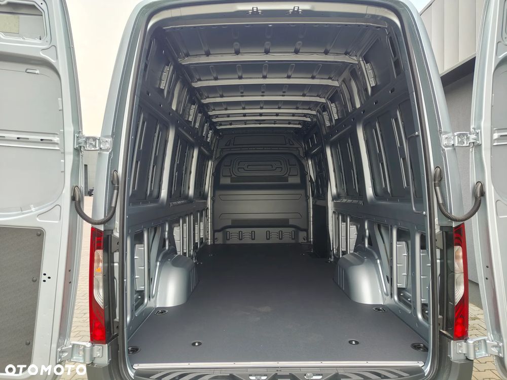 Mercedes-Benz Sprinter - 10