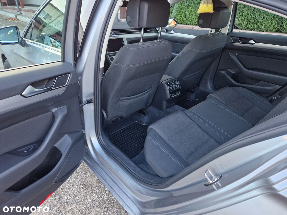 Volkswagen Passat 2.0 TDI SCR Comfortline - 9