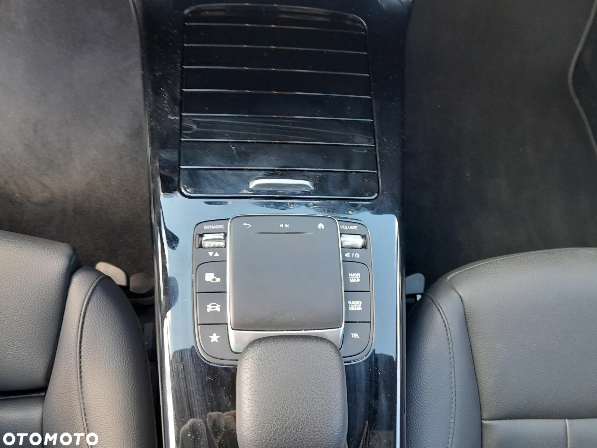 Mercedes-Benz CLA 180 7G-DCT - 11