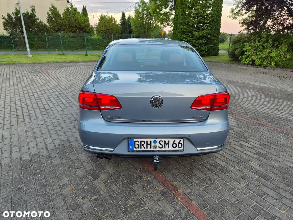 Volkswagen Passat 2.0 TSI Exclusive - 4